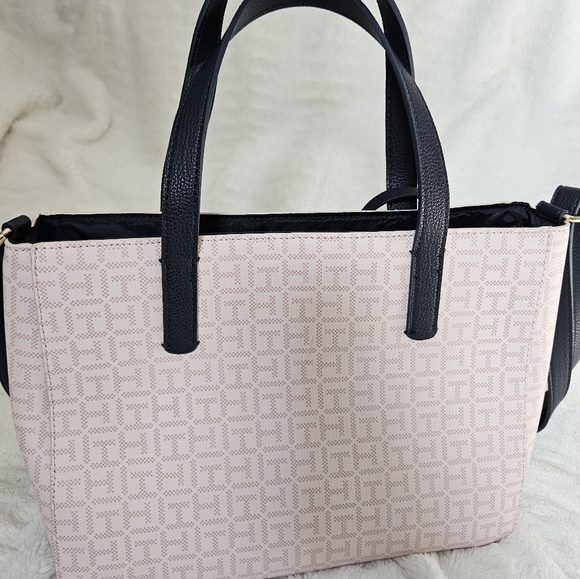 Tommy Hilfiger Purse - Picture 3 of 9